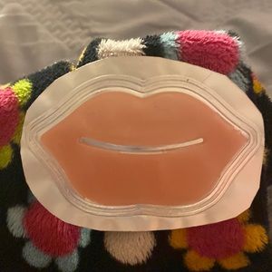 Lip mask